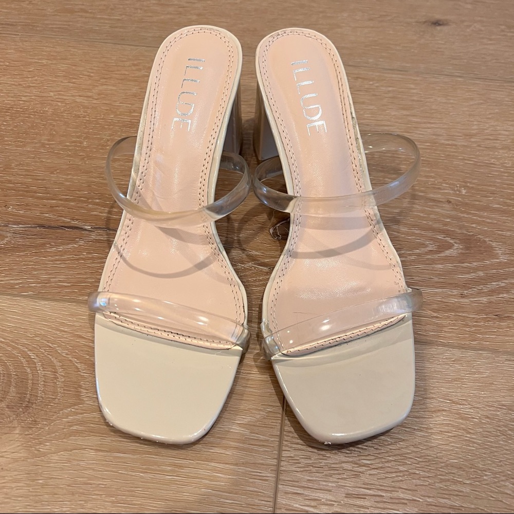 Nude/clear sandals